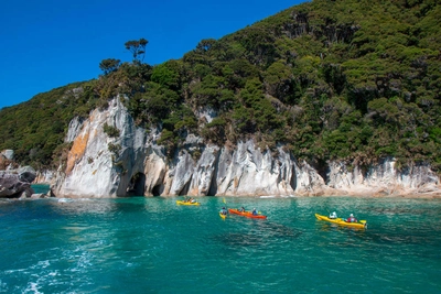 Mit dem Kayak im Abel Tasman-NP - Tomtsya - © Tomtsya / adobe.com