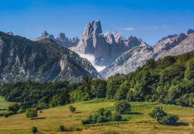 Panoramablick auf die Picos de Europa - duende88 - © duende88 / Adobe.com