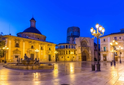 Plaza de la Virgen in Valencia - dudlajzov / Adobe.com - © dudlajzov / Adobe.com