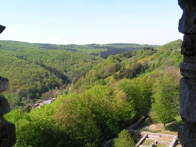 Saar-Hunsrück-Steig mit Grimburger Hof im Wadrilltal - Michael Jarmuschewski - © Deutsches Wanderinstitut