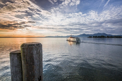 Schiff auf dem Chiemsee - - Chiemsee-Alpenland Tourismus