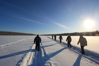 Schneeschuhwandern auf dem See - Susanne Gotthardt