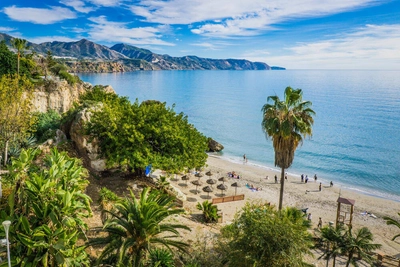 Strand bei Nerja - Pernelle Voyage - © Pernelle Voyage / Adobe.com