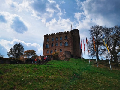 Unterwegs zum Hambacher Schloss - Peter Bartel