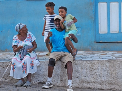 Freudige Menschen auf den Kapverden