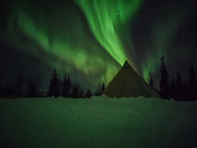 Polarlichter am schwedischen Nachthimmel