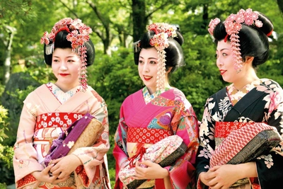 3 Maikos in Kyoto