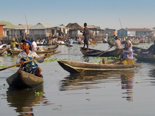 Spuren des Sklavenhandels in Ouidah – Stelzendorf Ganvié – Cotonou