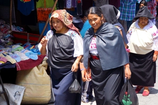 Otavalo: Plaza de Ponchos