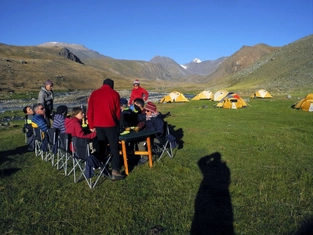 Flug nach Uliastaj – Zeltlager am Ikh-Bogd-Fluss