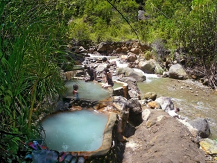 Zu Fuß durch das Valley of Desolation zum Boiling Lake