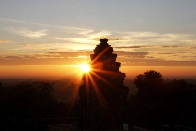 Sonnenaufgang in den Ruinen von Angkor