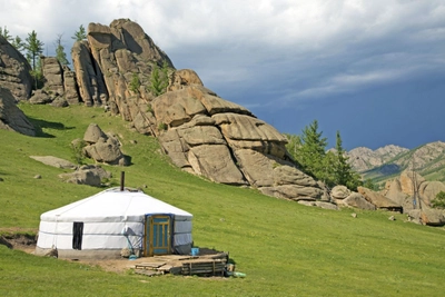 Ger nahe Felsen_Terelj-NP