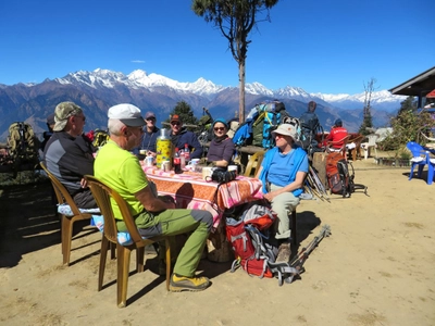 Mittagsrast mit Bergpanorama