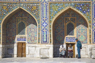 Im legendären Samarkand und Lichtshow am Registan Platz