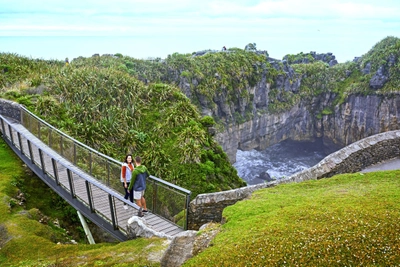 Eine Wanderung entlang des Porarari-Flusses, Pancake Rocks