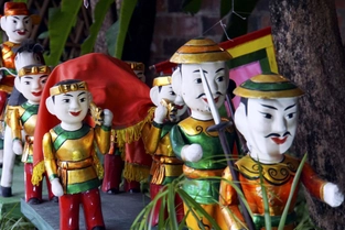 Überland von Hanoi zur Halong-Bucht mit Besuch des Wasserpuppentheaters