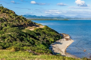 Bourail: Strandwanderung und Glasbodenboot