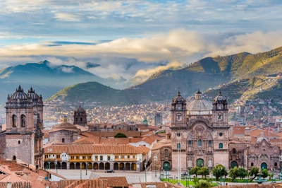 Sonnenaufgang über der Plaza de Armas in Cusco