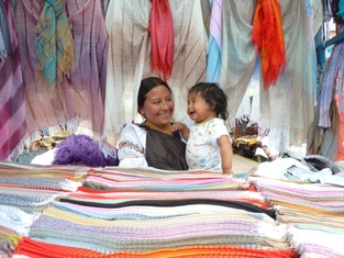 Otavalo: Plaza de Ponchos