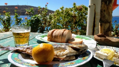 Fischrestaurantmit Blick auf die Küste