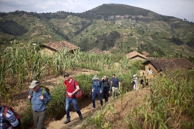 Auf Wandersafari in Uganda unterwegs