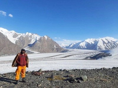 Geröllinsel am Fedtschenko-Gletscher