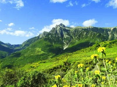 Albaniens Bergwelt im Frühjahr