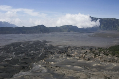 Java Bromo Vulkan Caldera mit Sandmeer