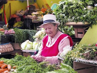 Gemusemarkt in Cuenca mit Frau_2