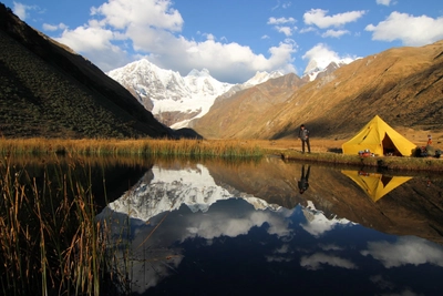 Peru Cordillera Huayhuash Zeltlager am See