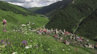 Das Dorf Adischi in Swanetien