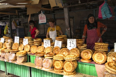 Brotverkäuferinnen in Kirgistan