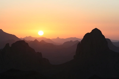 Algerien-Hoggar-Gebirge-Sonnenuntergang-Sahara-vom-Assekrem-aus