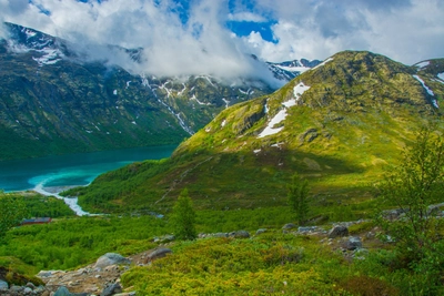 Memurubu-Basis, der Ausgangspunkt der schönsten Bergwanderung Norwegens über den Besseggen-Kamm nach Gjendeshaim