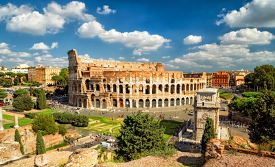 Italien - Blick auf das Kolosseum in Rom