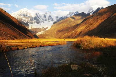 Nord Peru Huayhuash See mit Berg