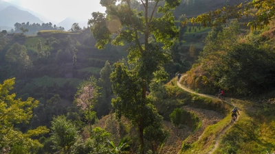 Nepal-MTB-Panorama-Trails-schmaler-Weg