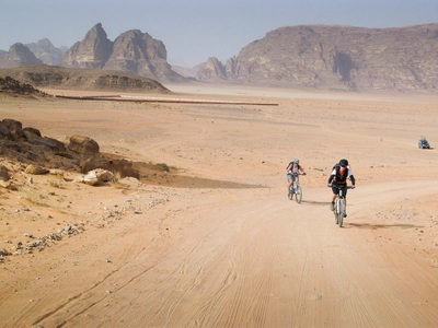 Mountainbiken im Wadi Rum Jordanien