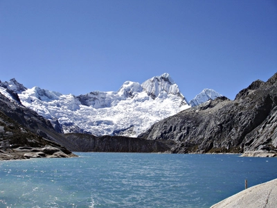 Blauer Bergsee auf Huarascaran 