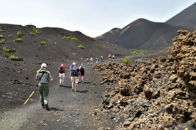 Wandern am Fusse Fogo Vulkan