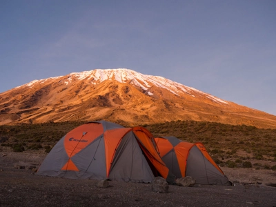 Die Sonne geht über dem Third Cave Camp auf