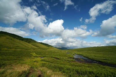 Hügellandschaft in der Mongolei