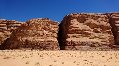 Felswand im Wadi Rum