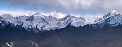 Stok Range des Himalaya mit Stok Kangri, dem höchsten Gipfel in Ladakh, Jammu und Kaschmir, Indien