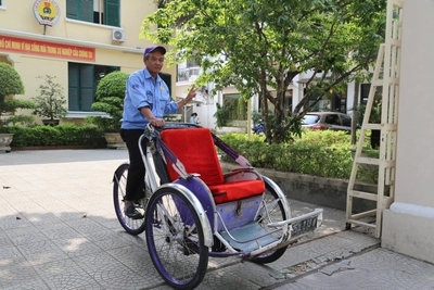 Rickscha Fahrer in Hue